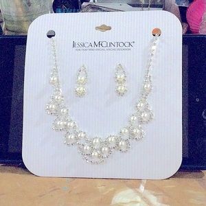 Jessica McClintock adjustable 18” Faux Pearl Necklace w/ matching post earrings.